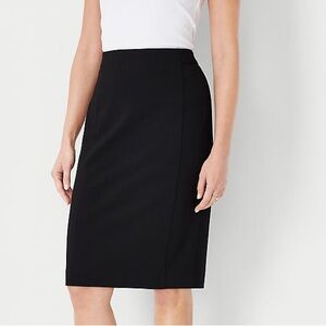NWOT Ann Taylor The Petite Seamed Pencil Skirt in Seasonless Stretch